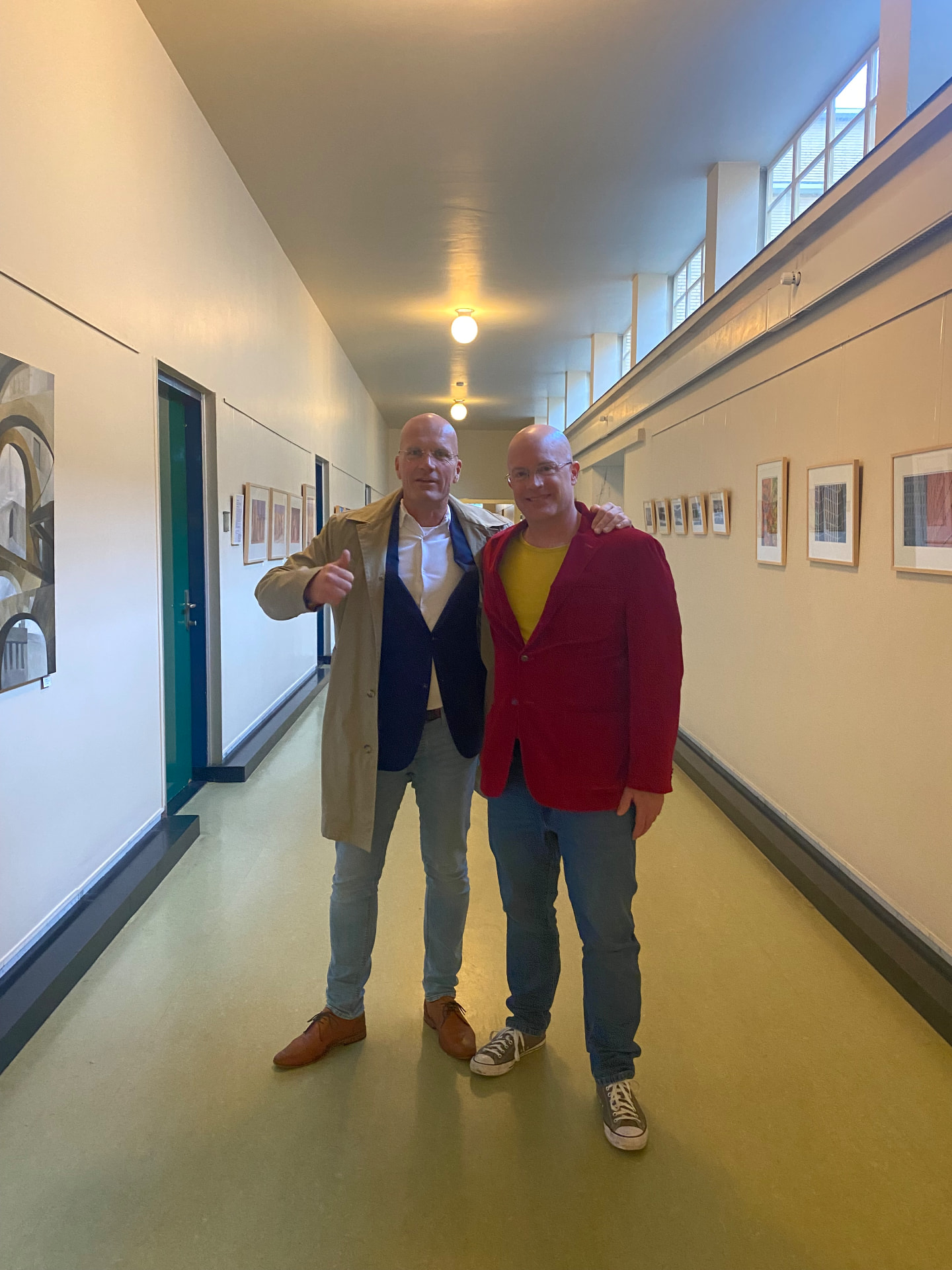 Joost van Beers en Taaf Bonhomme in het gemeentehuis van Hilversum
